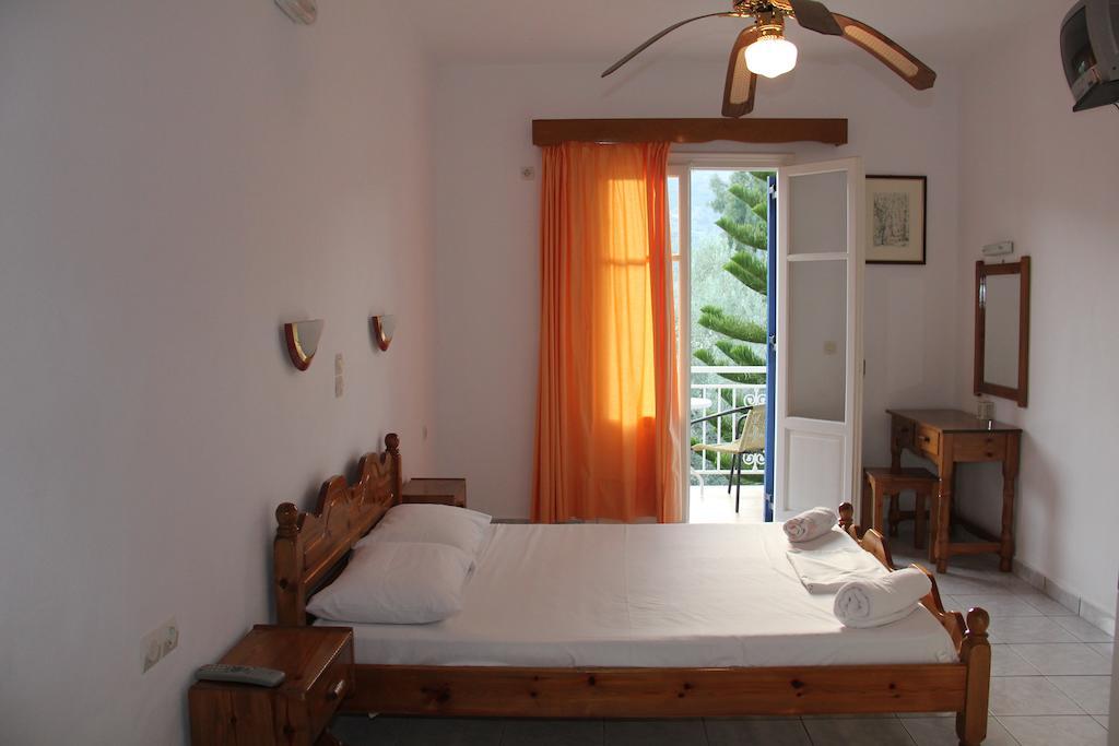 Theodora Studios Yénion Oda fotoğraf