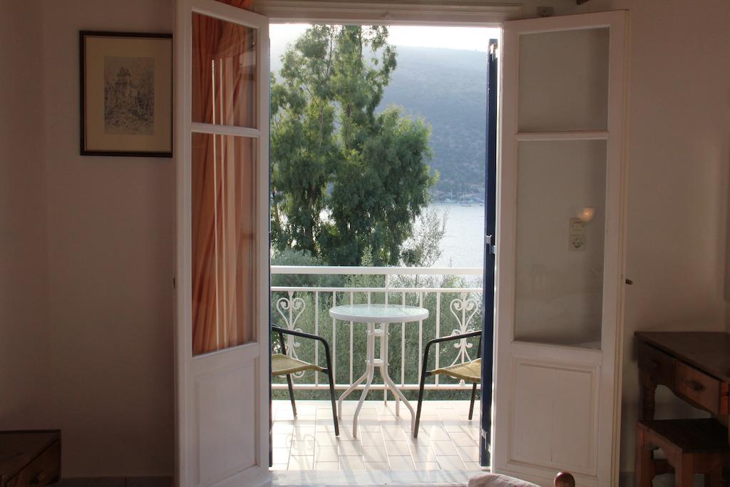 Theodora Studios Yénion Oda fotoğraf