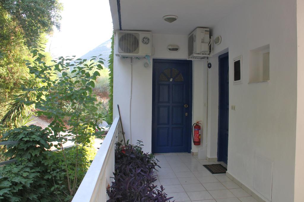 Theodora Studios Yénion Oda fotoğraf